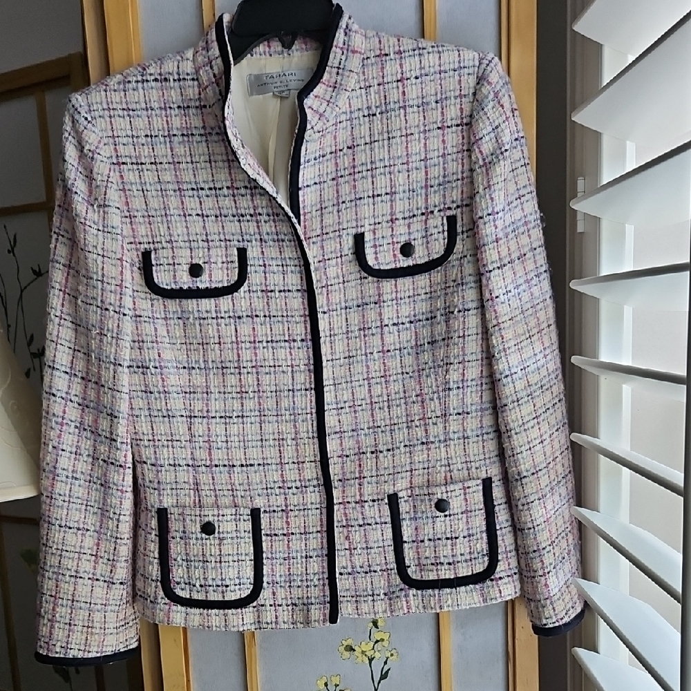 Tahari Cream and Black Blazer Structured Tailored Design